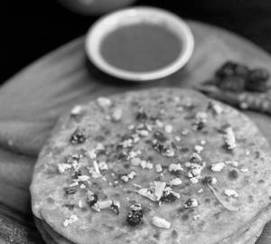2 piece Paneer paratha with curd
