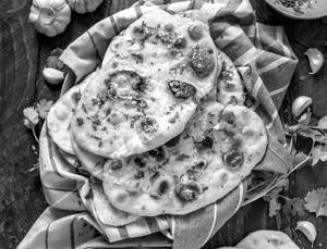 Cheese garlic naan