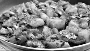 Shimla Aaloo Kanda Jhol (black Gravy)