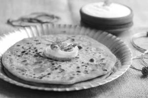 Aloo pyazz paratha [2 pieces]