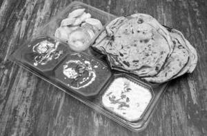 Dal Makhani With 2 Lachha Paratha And Hot Gulab Jamun [2 Pieces]