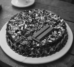 Crunchy Kitkat Cake