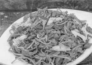 Schezwan Chicken Fried Noodles