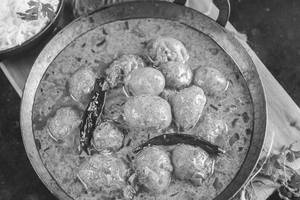 Dum Aloo Bharwan