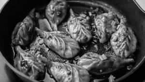 Paneer Chilli Momos (8 Pcs)