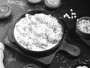 Veg White Sauce Momos