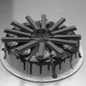 Chocolate Kit Kat Cake (Eggless)