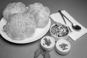Poori With Chicken Curry