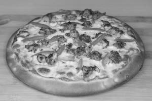 Fiery Chicken Pizza
