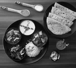 Paneer Dhuaandaar Meal
