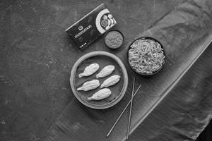Momos + Noodles (veg)