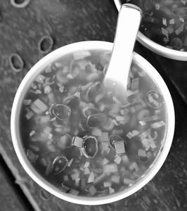 Sp. Hot & Sour Soup [with crisp chinese sev toppings]