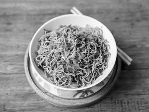 Stir Fried Green Coriander Noodles Veg