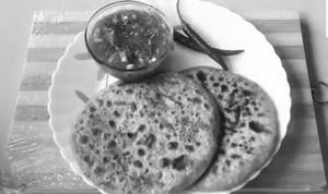2 Pcs Sattu Paratha With Tamatar Chutney