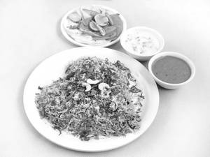 Veg Biryani With Raita