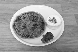 Aloo Pyaz Paratha With Pickle