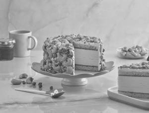 Golden Fantasy Ice Cream Cake [500 ML]