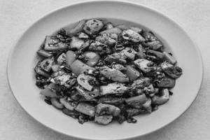Shredded Chicken In Black Bean Souce [serves 1-2] [300 Ml]
