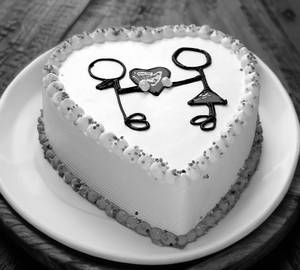 Hearty proposal cake