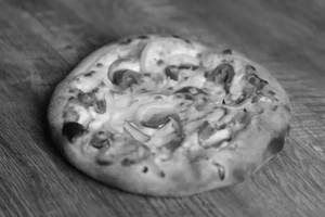 Onion with jalapeno menia pizza                                              