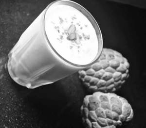 Seethaphal Milkshake With Ice Cream