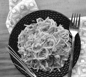 Egg schezwan noodles