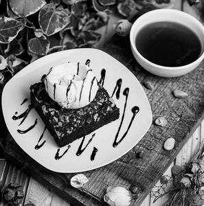 Chocolate Fudge Brownie With Ice Cream