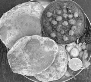 Chole bhature [2 pieces]
