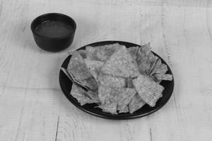 Nachos With Salsa Dip