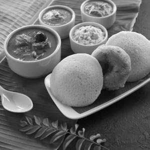Idli & Vada [2 Pieces Idli & 1 Piece Vada]