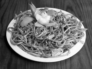 Veg Hakka Noodles (350 Gms.)