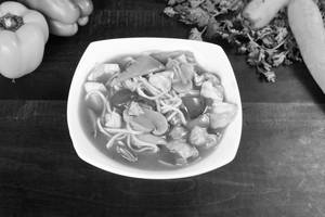 Veg Hunan Chowmein (gravy)