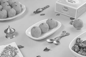 Plain Kesar Laddu