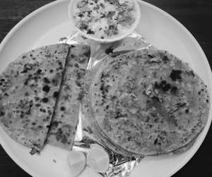 Marwadi Chaat Special Parantha 1 Pcs Curd And Pickle