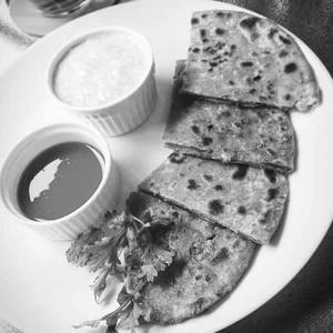 Paneer Paratha With Curd & Chutney(2pcs)