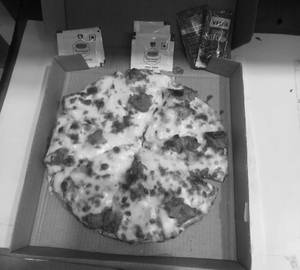 Chicken cheese pizza