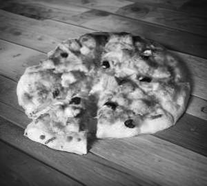 Tandoori paneer pizza