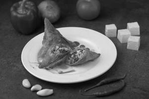 Paneer Tikka Samosa (2 Pieces)