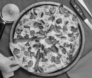 8 Inches Garlic And Mushroom Cheese Pizza [4 Slices]