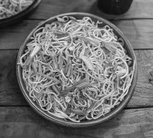 Veg hakka noodels