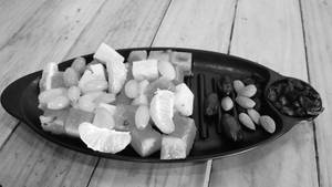 Cut Fruits (250G) + Dry Fruits [4 Dates + 3 Badam]