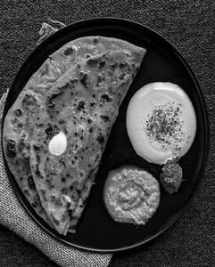 Aloo Paratha With Curd