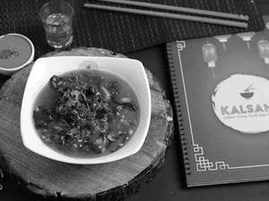 Spinach Baby Corn And Shitake Mushroom In Hot Garlic Sauce