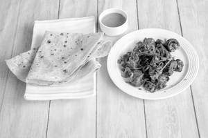Veg Soya Hariyali Chaap And Rumali Roti [ 2 Pieces]