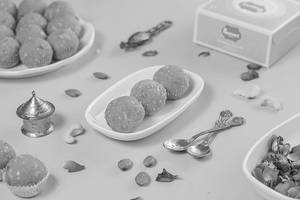 Desi Ghee Besan Laddu