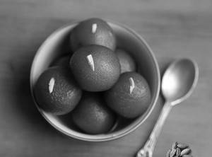 Gulab Jamun (4 Pcs)