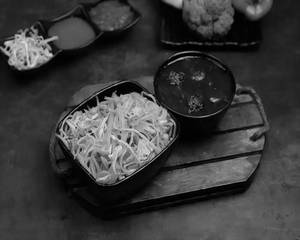 Veg tripal schezwan noodles 