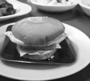 Paneer schezwan burger