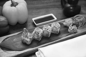 Spicy Prawns Tempura Sushi Roll [4 Pieces]