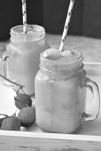 Mango Litchi Smoothie (300 Ml)